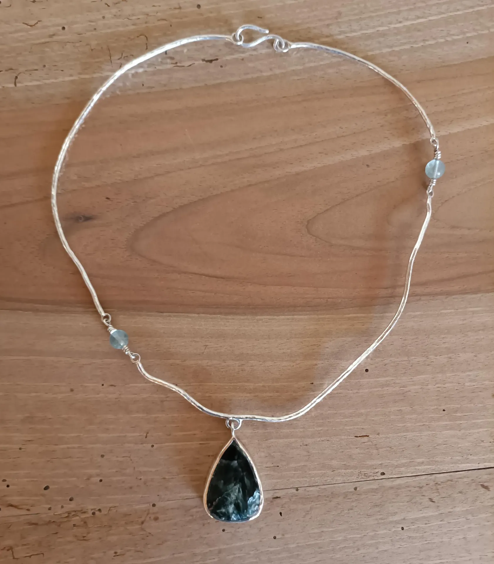 Collier féerique Séraphinite et Fluorites
